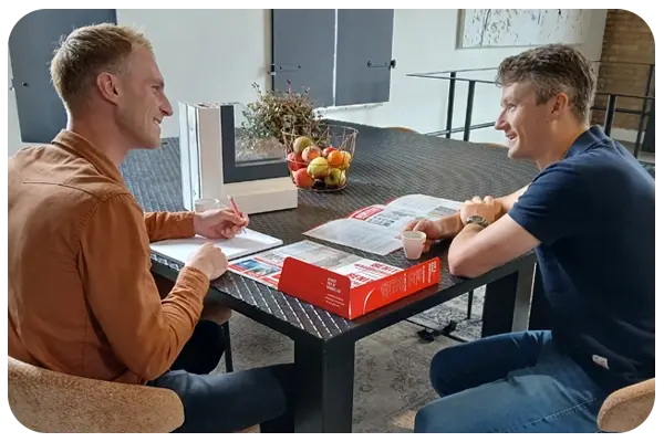 Kunststof kozijnen adviesgesprek met Benitech adviseur en klant